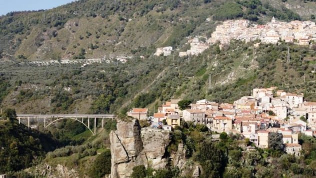 Catanzaro, scontro fra treni: sei feriti, gravi due donne