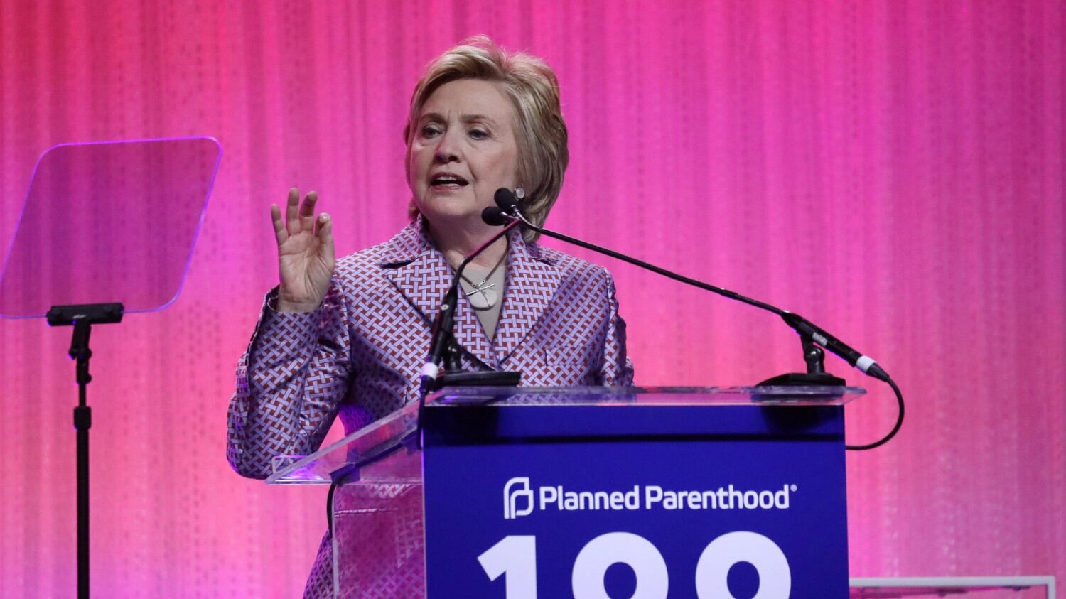 Primarie truccate: "Hillary si comprò il partito"