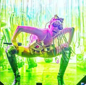 Miley Cyrus, bebè per il nuovo singolo 12