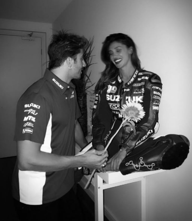 Belen Rodriguez e Andrea Iannone sexy in foto 15