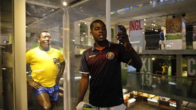 Costarica-Olanda, Pinto carica i ticos portandoli al museo di Pelè