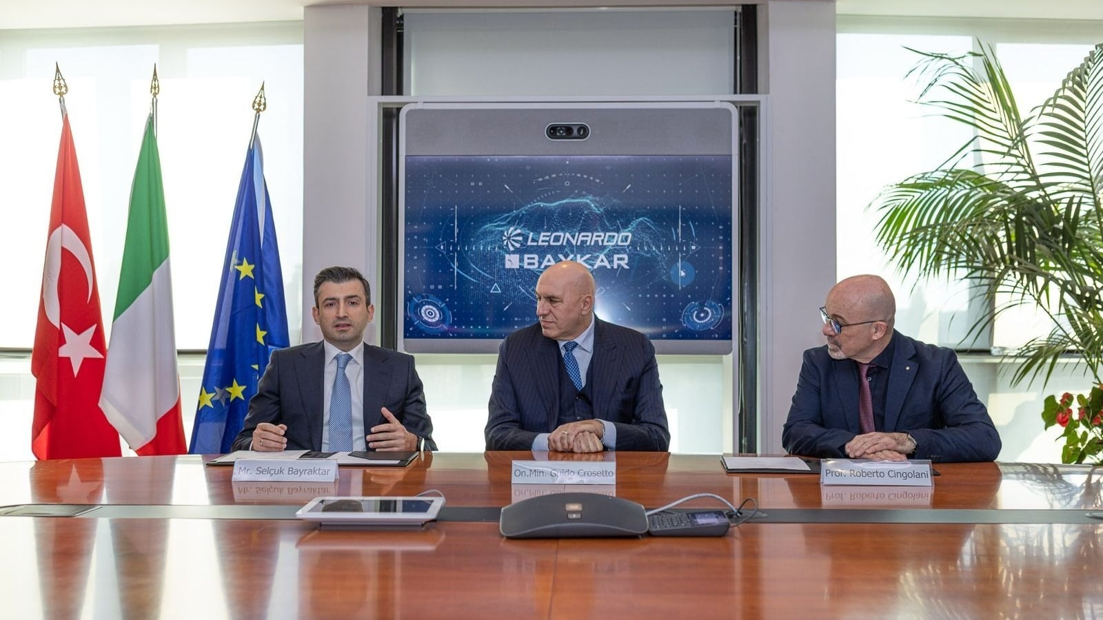Leonardo e Baykar siglano un’alleanza strategica sui droni