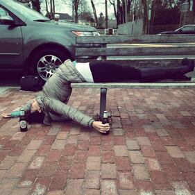 Lo yoga hot della moglie di Alec Baldwin 10