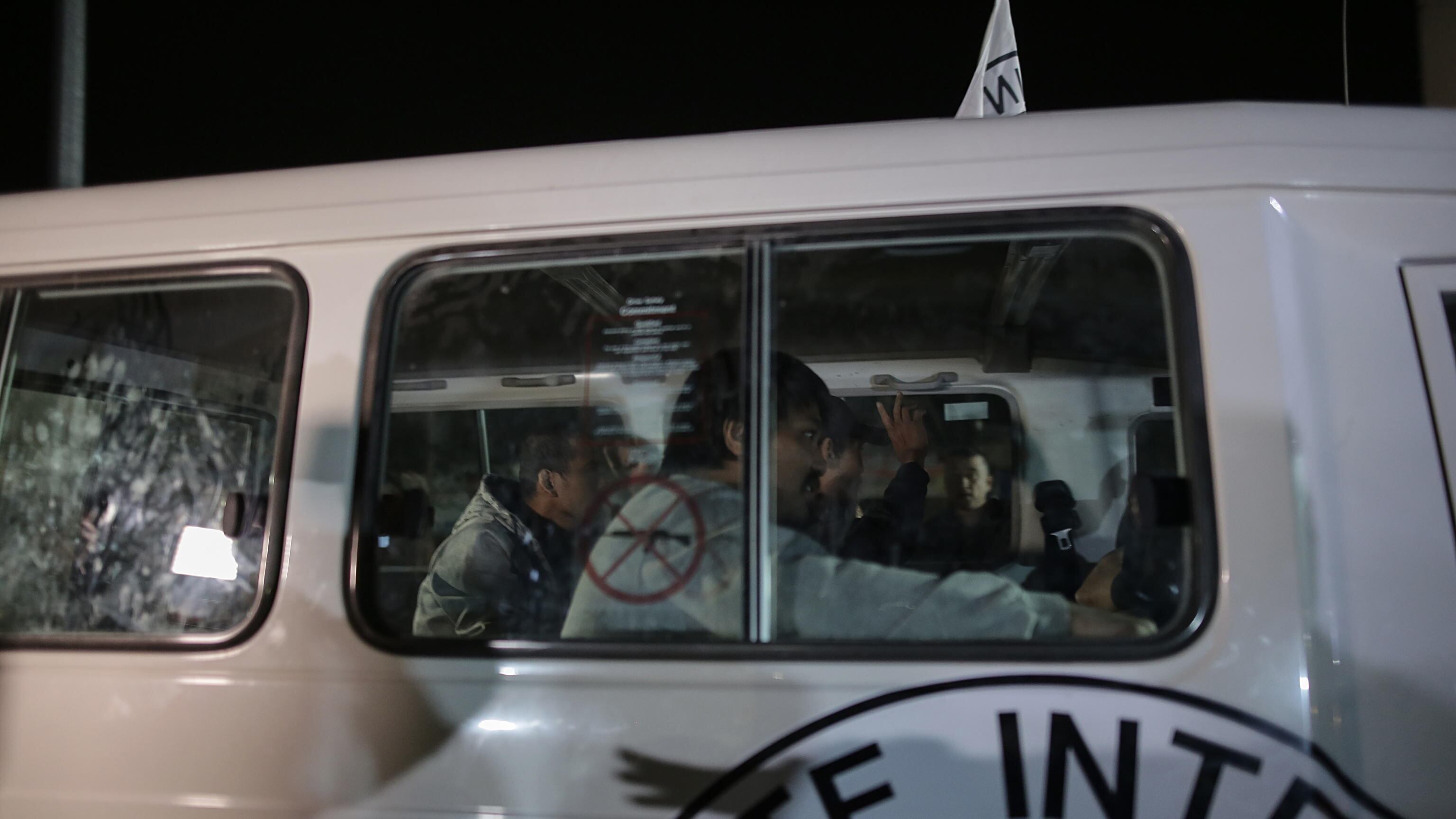 "Donne israeliane nelle gabbie". L'orrore di Hamas sugli ostaggi