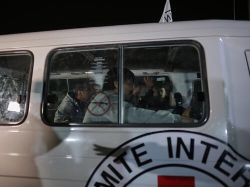 "Donne israeliane nelle gabbie". L'orrore di Hamas sugli ostaggi