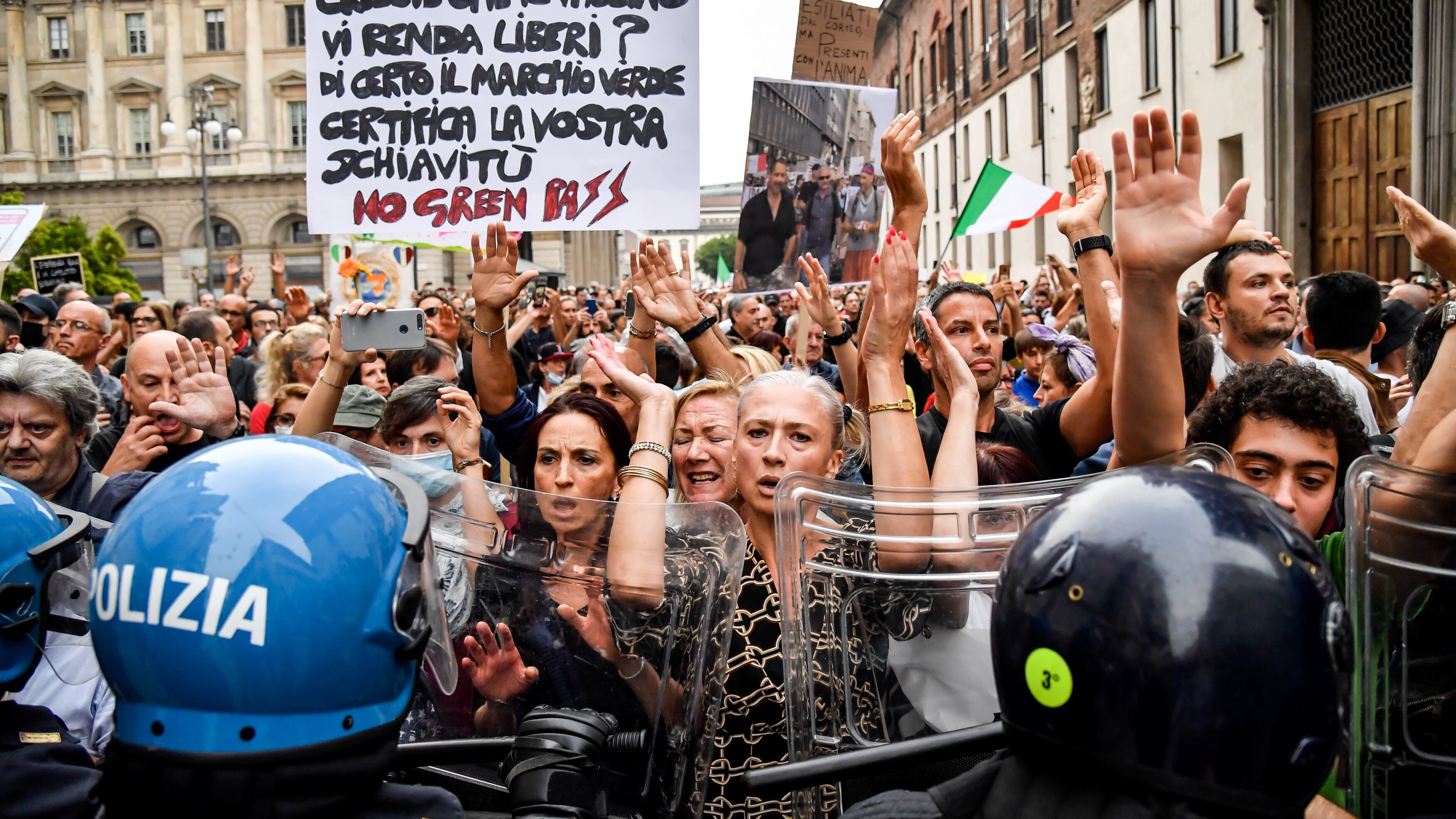 Irriducibili No Vax, il 90% si allontana. Il governo studia "obblighi mirati"