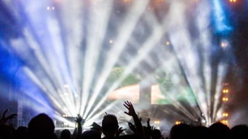 Rave party illegale nel Mantovano, pugno di ferro delle forze dell’ordine