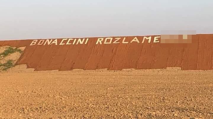 "Bonaccini rozlamer...". L'insulto al governatore sull'argine del fiume