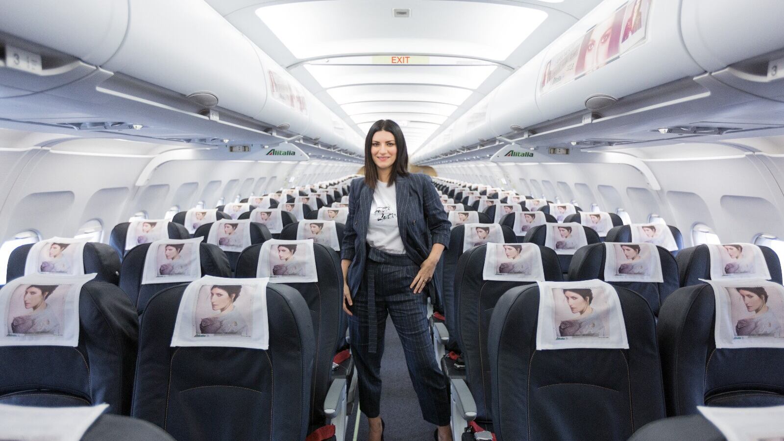 La Pausini si alza in volo "per passare sopra alle scelte sbagliate"