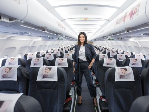 La Pausini si alza in volo "per passare sopra alle scelte sbagliate"