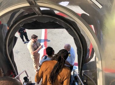Aereo in quarantena, l'attesa dei passeggeri 2