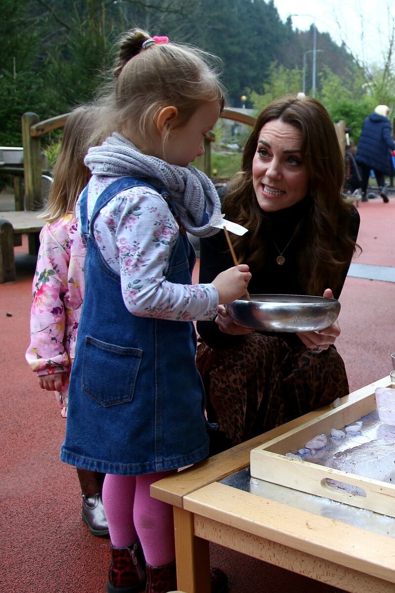 Kate Middleton tra i bambini, foto 8