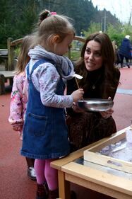 Kate Middleton tra i bambini, foto 8