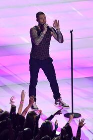 I Maroon 5 cantano al Super Bowl: le foto dal live concert  8