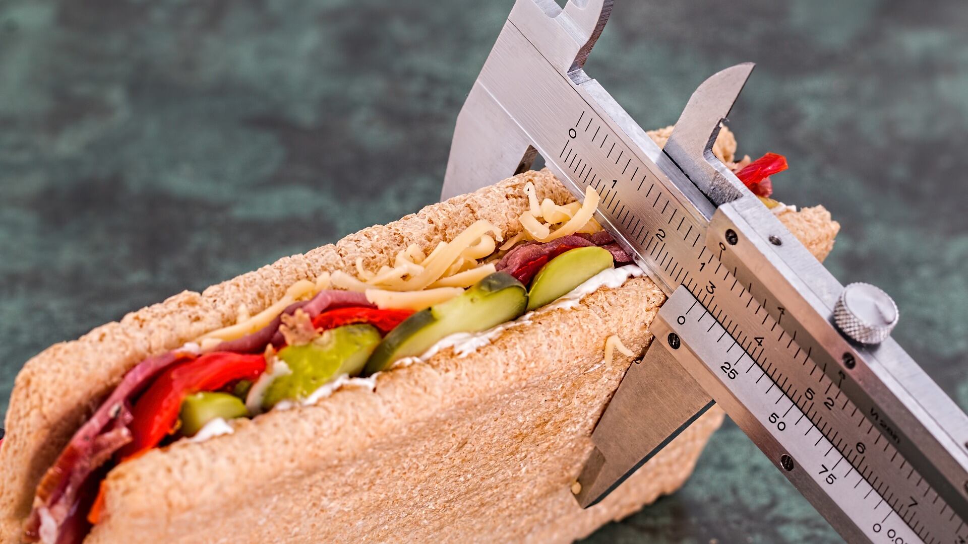 Dimagrire: ecco come tagliare 500 calorie al giorno