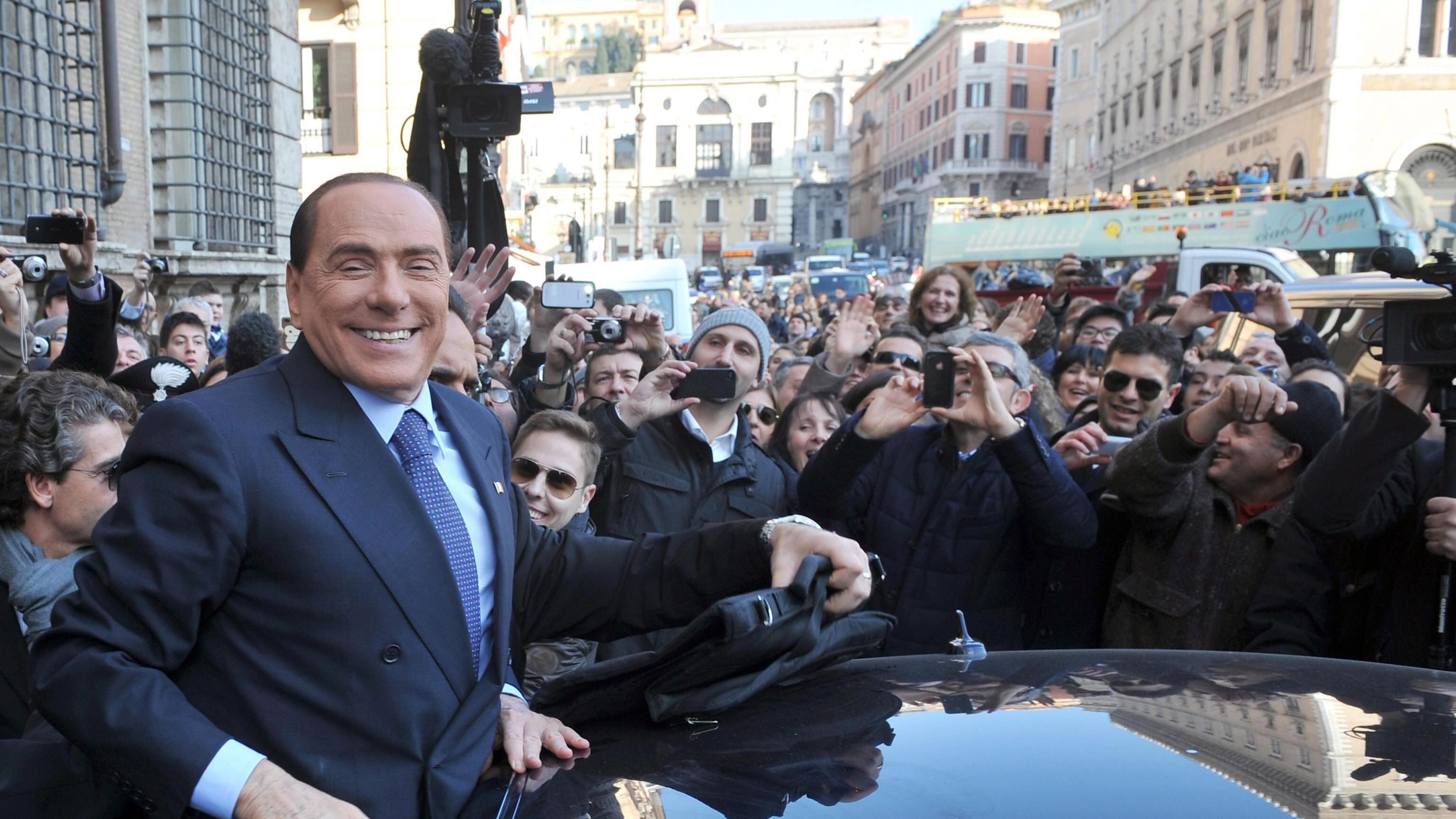 Costretto in ospedale Berlusconi lavora sul brand Forza Italia