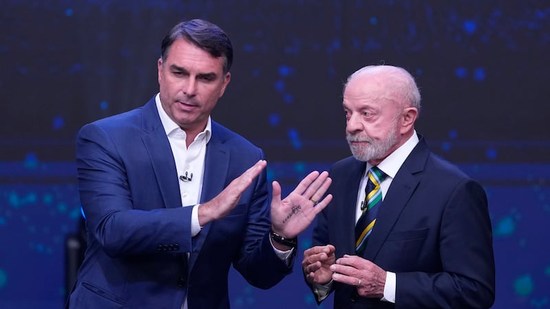 Brasile, scontro di fuoco tra Lula e Bolsonaro in tv: “Corrotto”, “Clown” e accuse incrociate. Cosa è successo