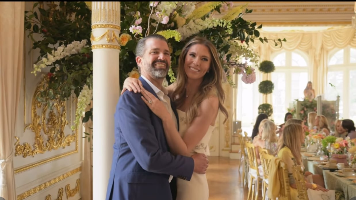 Donald Trump Jr. sposa Bettina Anderson: nozze blindate alle Bahamas, il presidente Usa diserta