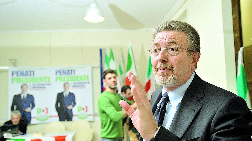 Penati va al contrattacco: «L'assegno è di mio padre»