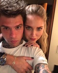 Chiara Ferragni in latex rosso sui social  5