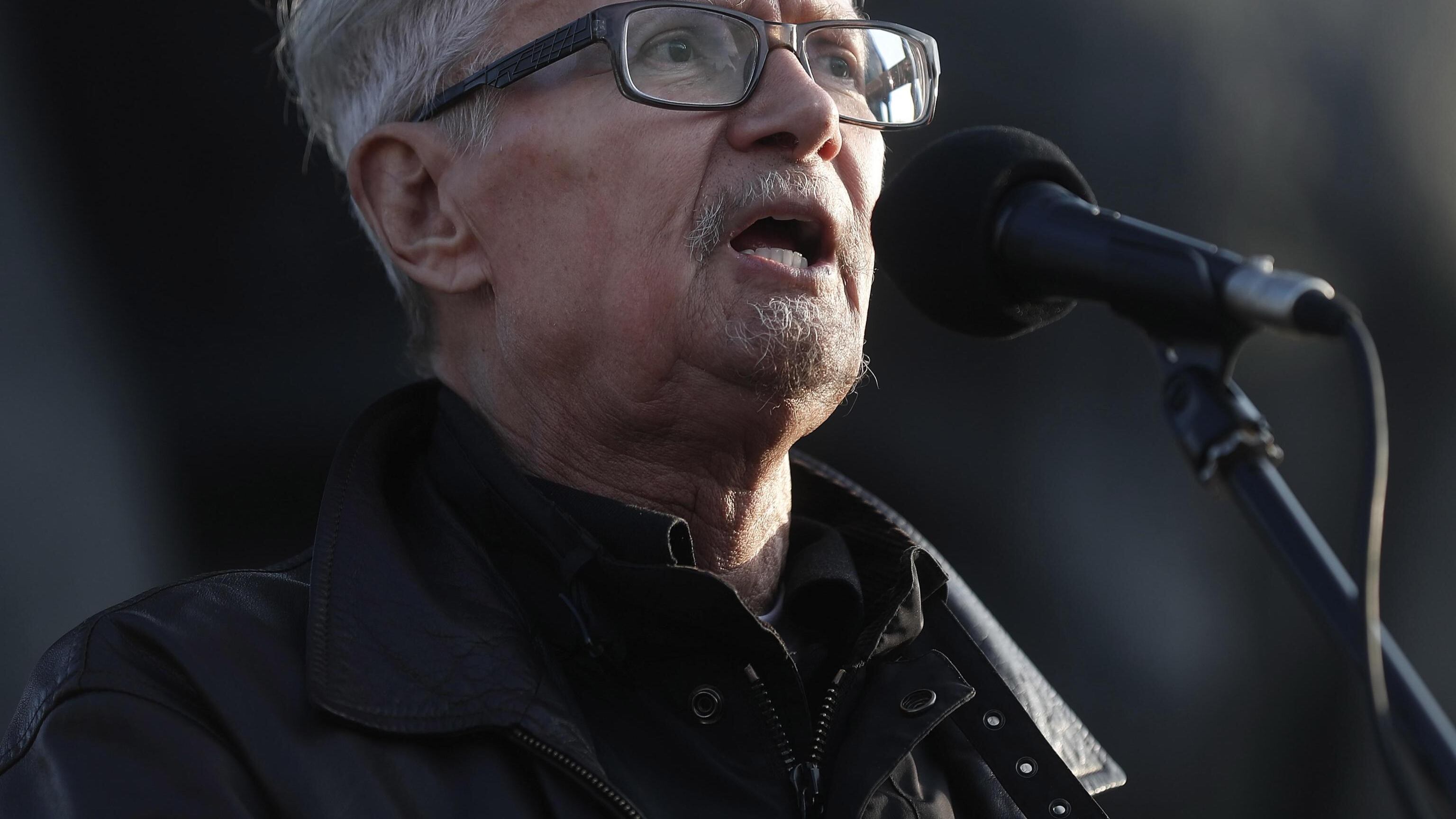 Rossi ma bruni. Gli opposti coincidono. I nemici comuni? Società aperta e mercato