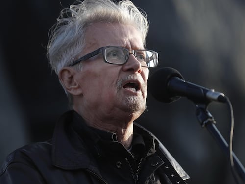 Rossi ma bruni. Gli opposti coincidono. I nemici comuni? Società aperta e mercato