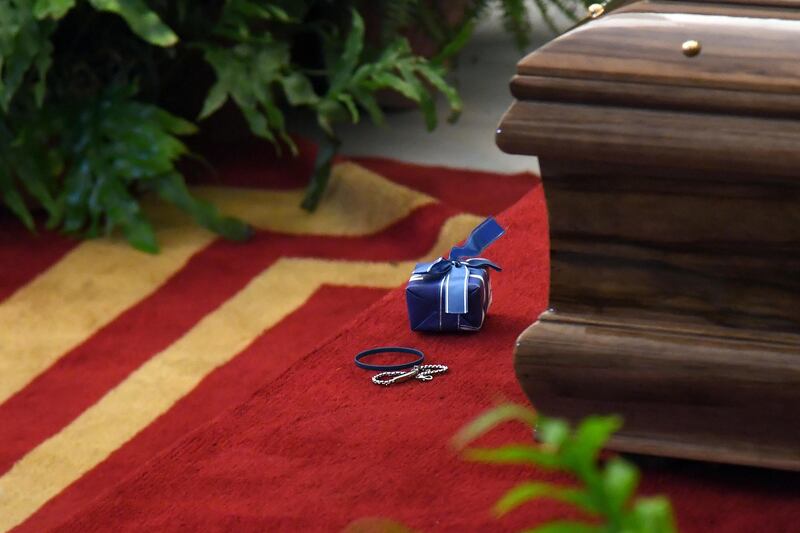 Vip e personaggi dello spettacolo alla camera ardente di Maurizio Costanzo 10