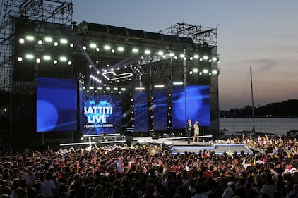 Elisabetta Gregoraci in forma smagliante al "Battiti Live 2019" 8