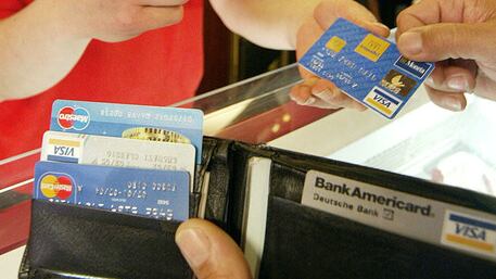 Carta di credito e bancomat, arriva il nuovo regolamento Ue