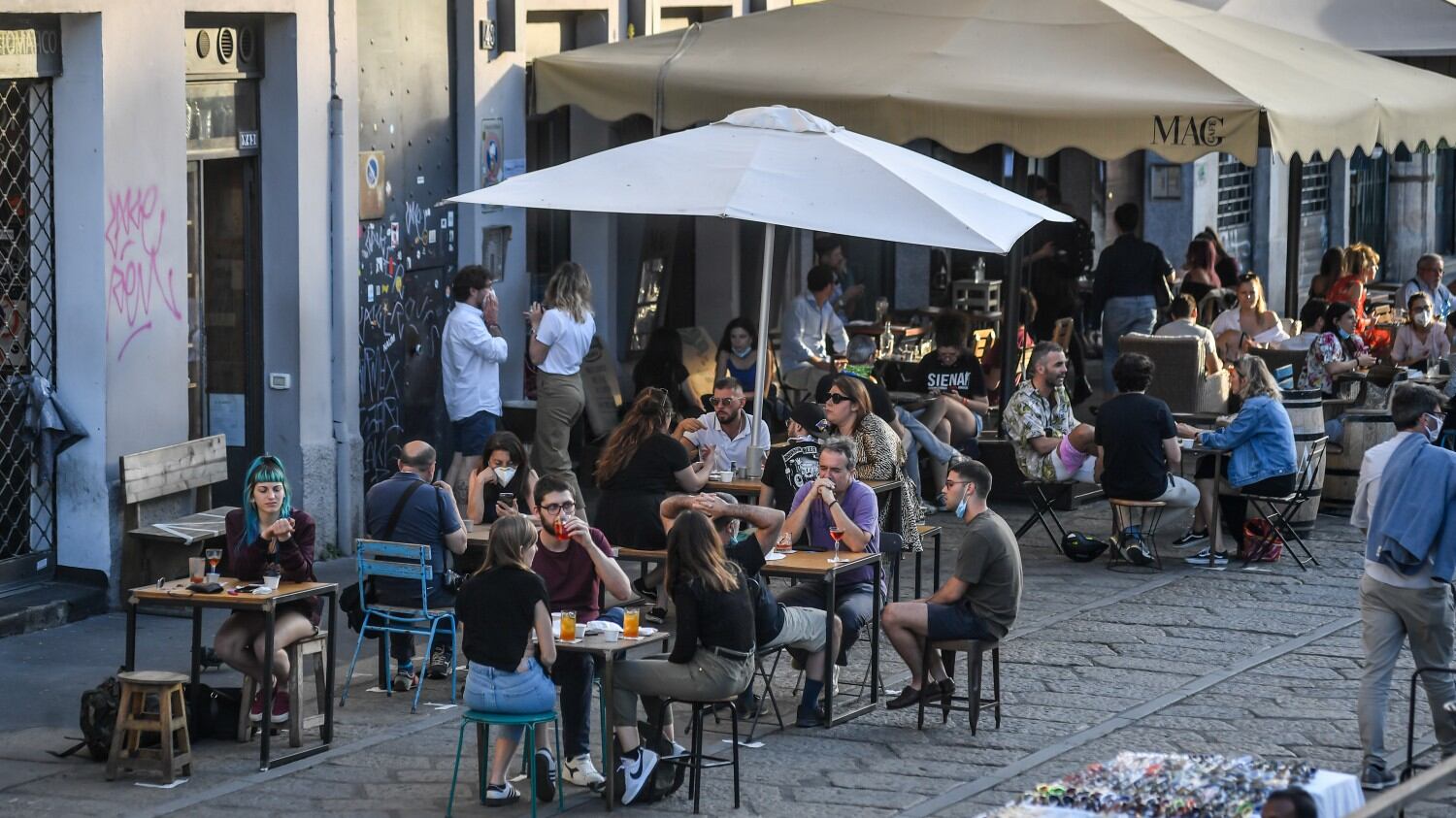 Movida tra assembramenti e coltelli. "Serve patto tra gestori e vigilanza"
