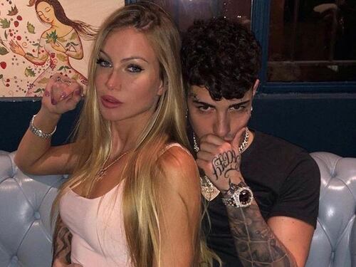 I like su Instagram, il sesso nel van, il tradimento: la storia d'amore tra Tony Effe e Taylor Mega