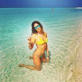 Le foto sexy di Valentina Allegri: "Partenza per Barcellona" 17