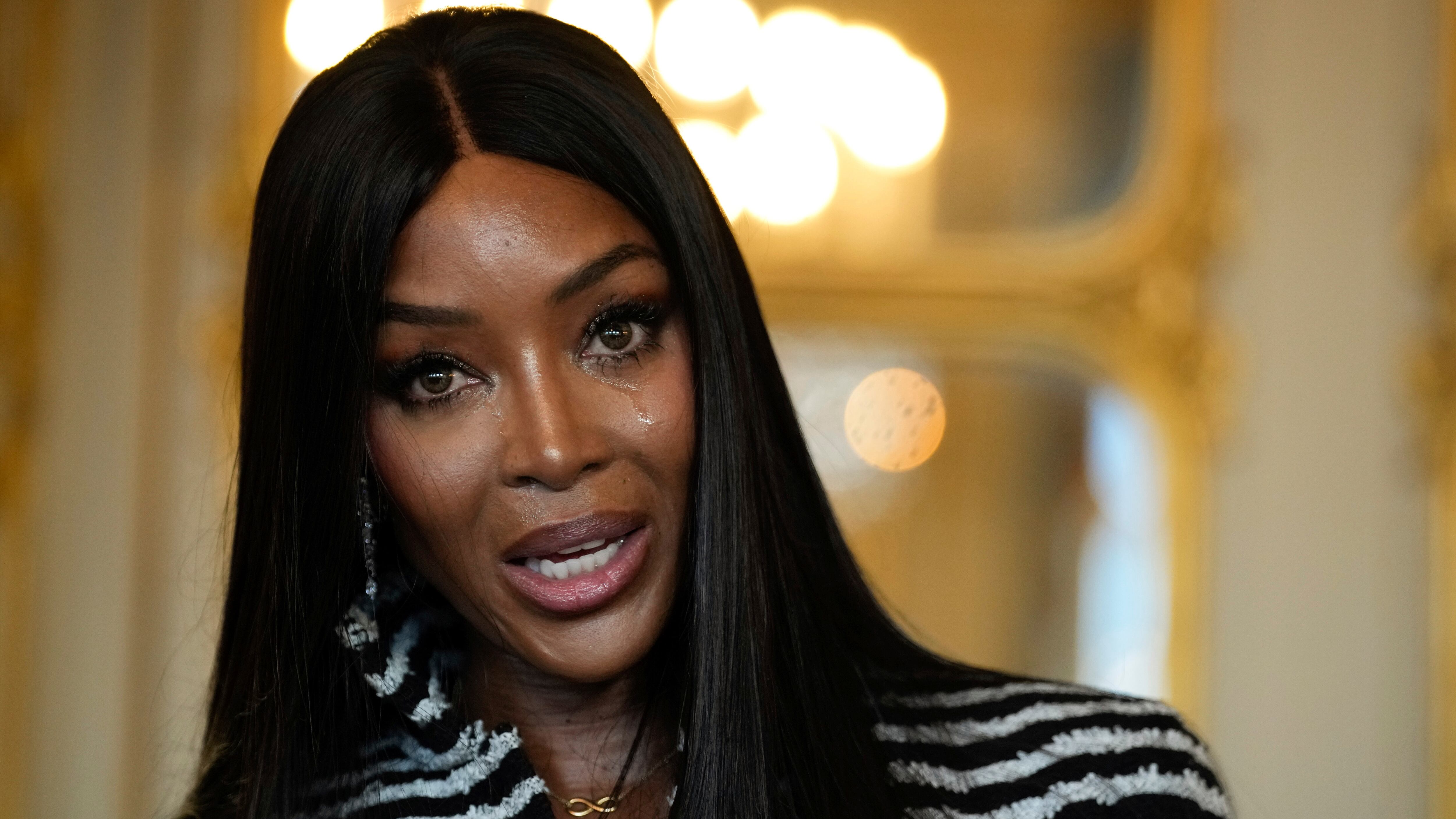 Viaggi e lusso con le donazioni: Naomi inciampa sulla beneficenza