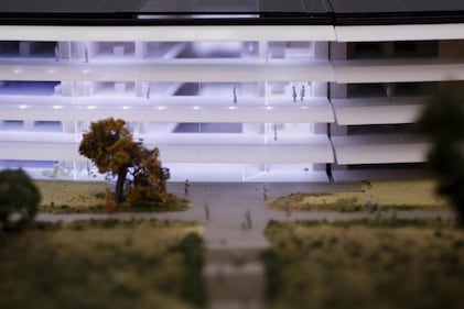 Decolla l'astronave Apple: ecco il plastico del nuovo Campus 19