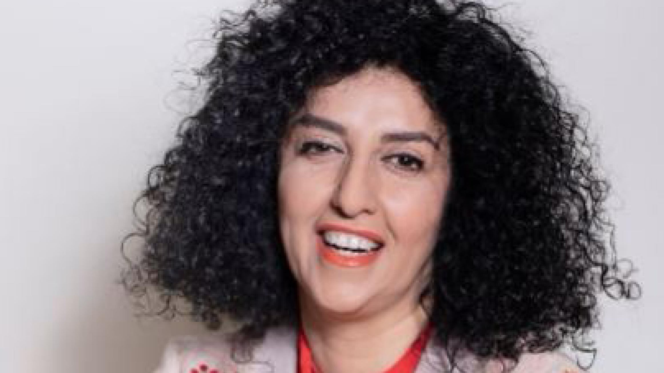 Iran, torna in cella la Nobel Mohammadi. Strattonata e arrestata mentre era sul palco