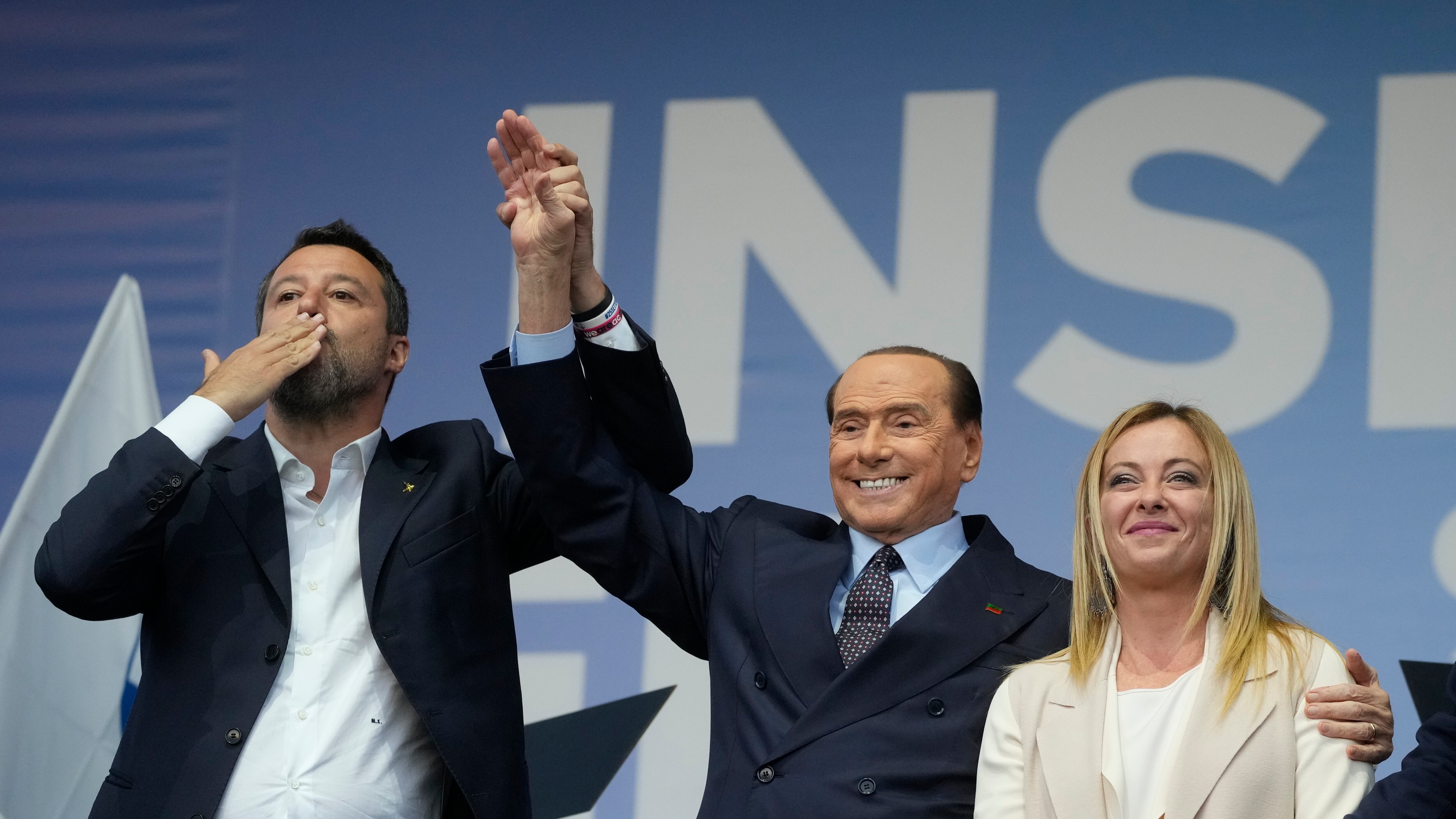 "Nel suo ricordo daremo grandezza all'Italia". Meloni nell'anniversario della scomparsa del Cav