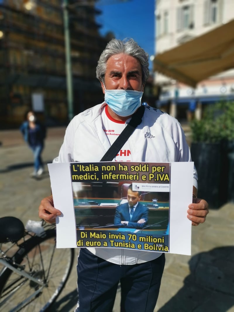 Le partite Iva in piazza contro il governo Conte a Sanremo 12