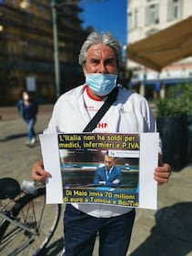 Le partite Iva in piazza contro il governo Conte a Sanremo 12