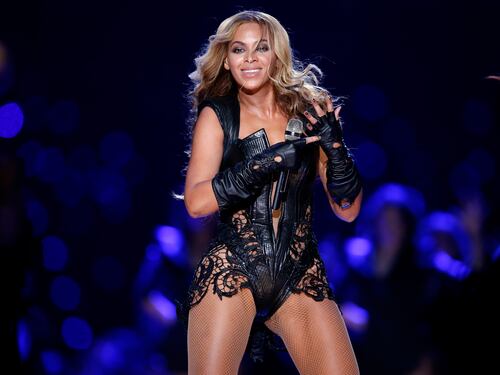 "Afghane, fate come Beyoncé". Gaffe mondiale dell'inviata Usa
