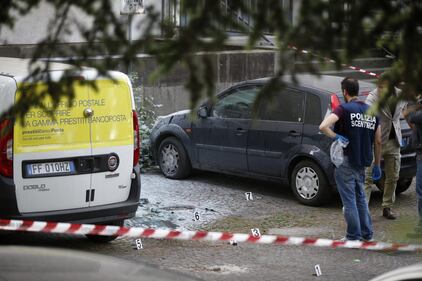 Roma, esplosione in strada: ordigno rudimentale nel parcheggio delle Poste 15