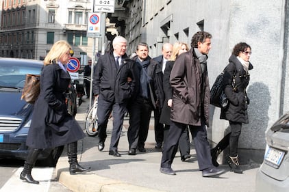 I parlamentari Pdl protestano davanti al Tribunale di Milano 9