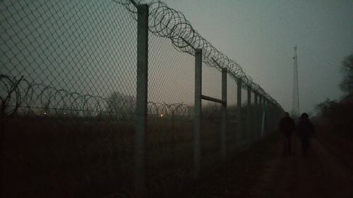 L'Ungheria ferma i migranti, ma non piace a Bruxelles 12