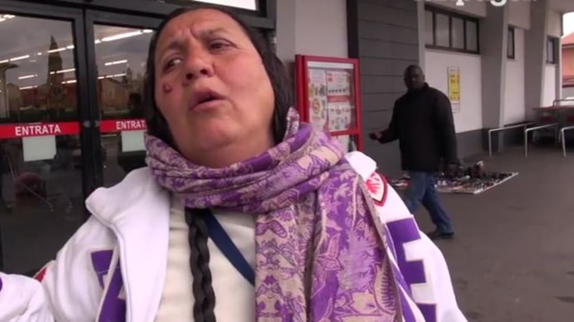 Follonica, parla la rom rinchiusa in gabbia al supermercato