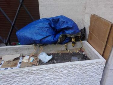 Degrado a San Pietro tra sporcizia, rom e clochard 17