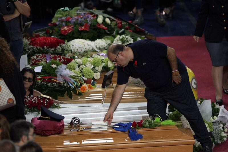 Andria, il funerale delle vittime dello scontro fra treni 5
