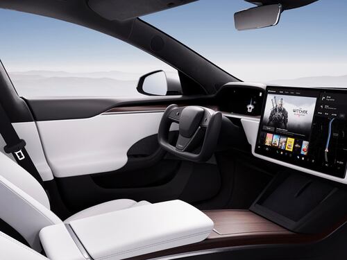 Tesla, si aggiornano Model X e Model S e ritorna il volante circolare