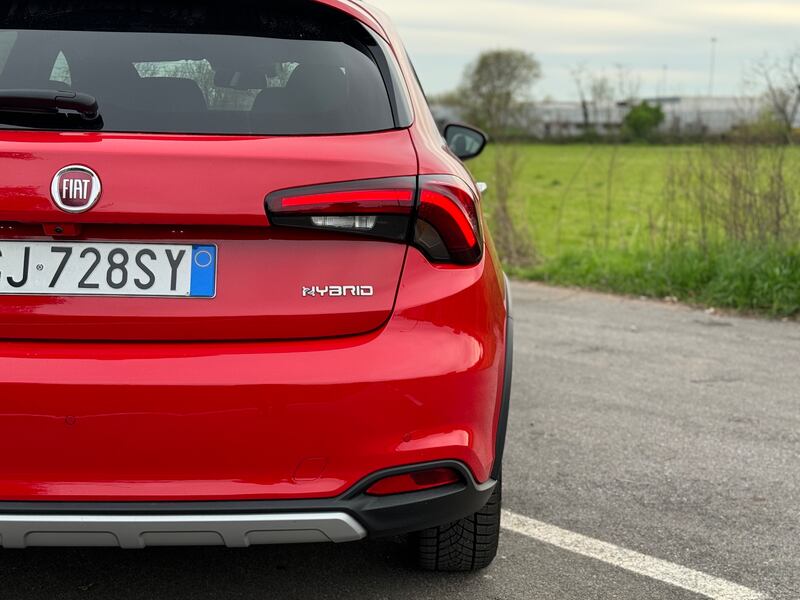 Fiat Tipo Hybrid Cross: guarda la gallery della berlina ibrida italiana 9