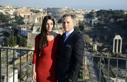 Monica Bellucci sarà bond girl bisex: "Chi dice che sono single?" 24