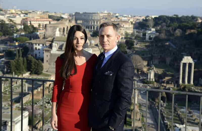 Monica Bellucci sarà bond girl bisex: "Chi dice che sono single?" 24