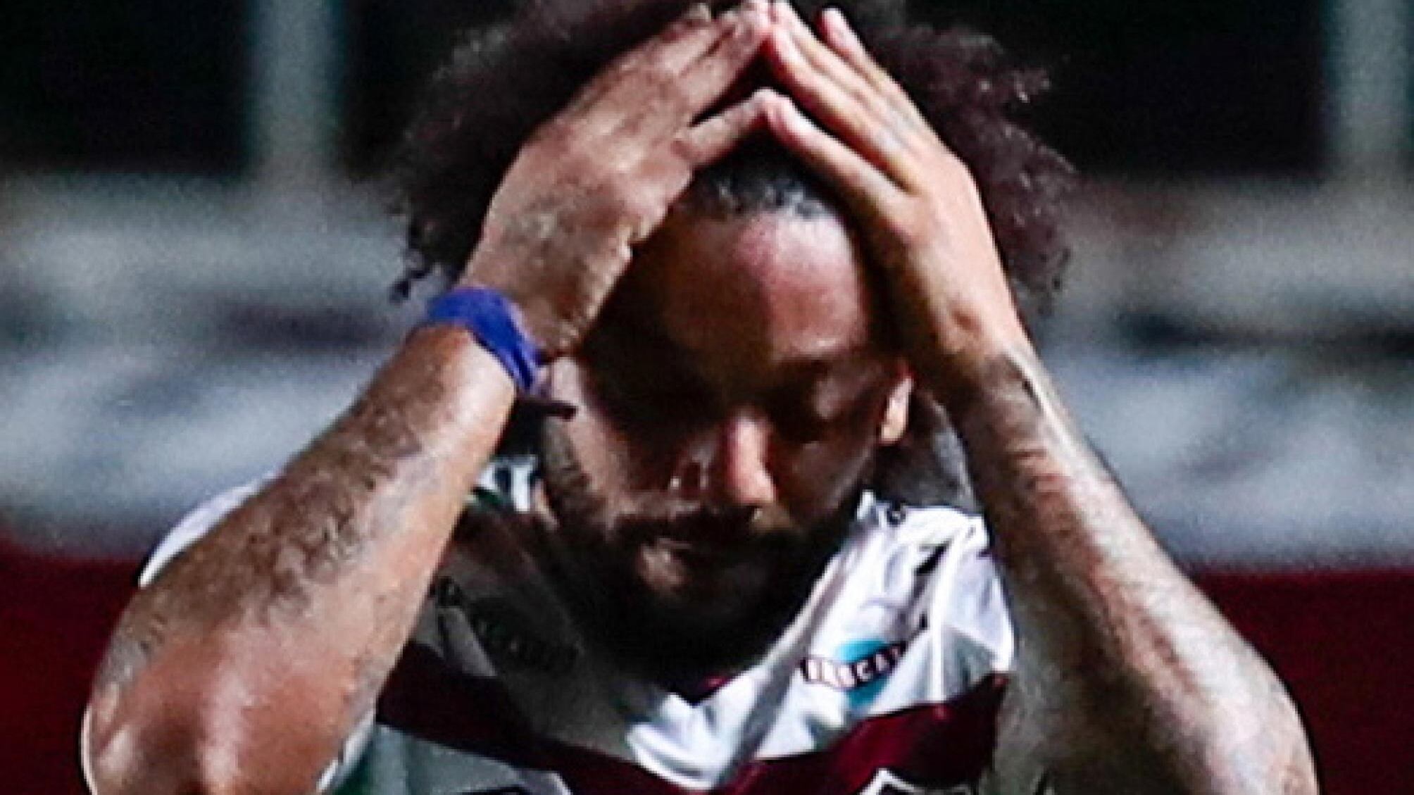 "Gli spezza la gamba e poi piange in campo": il dramma di Marcelo in Copa Libertadores
